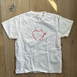 BRANDY MELVILLE WHITE TEE WITH HEART DESIGN